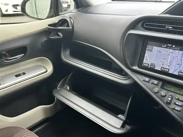 トヨタ アクア G 福島県 2013(平25)年 3.9万km ライムホワイトパールクリスタルシャイン 純正ナビゲーション/バックカメラ/ETC/前席シートヒーター/ステアリングリモコン/LEDオートライト/アイドリングストップ/純正フロアマット/ドアバイザー