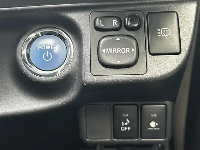 トヨタ アクア G 福島県 2013(平25)年 3.9万km ライムホワイトパールクリスタルシャイン 純正ナビゲーション/バックカメラ/ETC/前席シートヒーター/ステアリングリモコン/LEDオートライト/アイドリングストップ/純正フロアマット/ドアバイザー