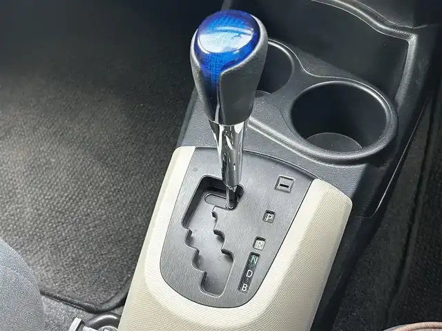 トヨタ アクア G 福島県 2013(平25)年 3.9万km ライムホワイトパールクリスタルシャイン 純正ナビゲーション/バックカメラ/ETC/前席シートヒーター/ステアリングリモコン/LEDオートライト/アイドリングストップ/純正フロアマット/ドアバイザー