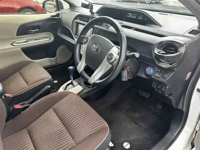 トヨタ アクア G 福島県 2013(平25)年 3.9万km ライムホワイトパールクリスタルシャイン 純正ナビゲーション/バックカメラ/ETC/前席シートヒーター/ステアリングリモコン/LEDオートライト/アイドリングストップ/純正フロアマット/ドアバイザー