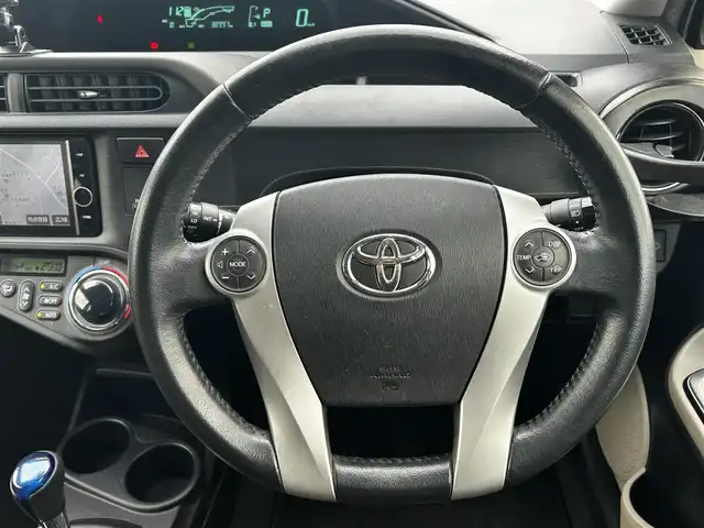 トヨタ アクア G 福島県 2013(平25)年 3.9万km ライムホワイトパールクリスタルシャイン 純正ナビゲーション/バックカメラ/ETC/前席シートヒーター/ステアリングリモコン/LEDオートライト/アイドリングストップ/純正フロアマット/ドアバイザー