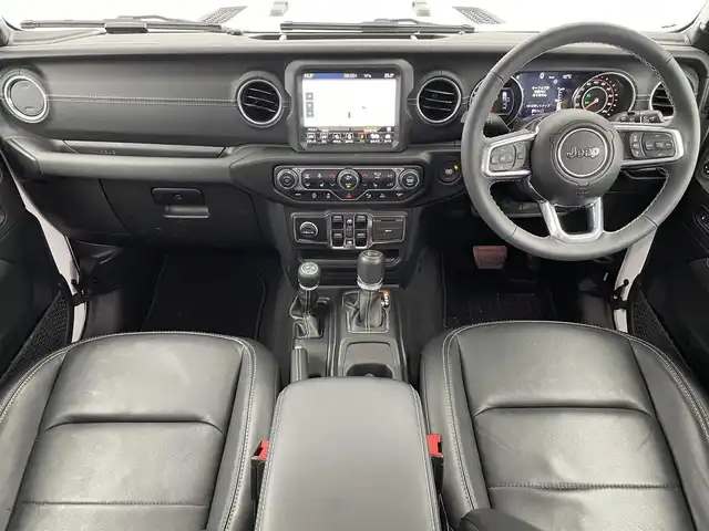 クライスラー・ジープ ジープ ラングラー アンリミテッド サハラ 富山県 2024(令6)年 0.9万km ブライトホワイト １オーナー　/純正ナビ（ｂｌｕｅｔｏｏｔｈ）　/フルセグＴＶ/前後カメラ/前後コーナーセンサー　/純正前後ドラレコ　/黒革シート　/前席シートヒーター　/ヒーテッドステアリング/（サイド）ミラーヒーティング/オートライト/ＬＥＤ　/フォグ　/純正１８インチAW/ＡＣＣ　/自動緊急ブレーキ　/ブラインドスポット/ヒルスタートアシスト/スマートキー/プッシュスタート/純正マット/保証書、取説/スペアキー