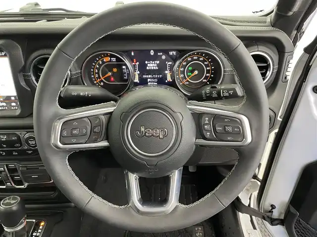 クライスラー・ジープ ジープ ラングラー アンリミテッド サハラ 富山県 2024(令6)年 0.9万km ブライトホワイト １オーナー　/純正ナビ（ｂｌｕｅｔｏｏｔｈ）　/フルセグＴＶ/前後カメラ/前後コーナーセンサー　/純正前後ドラレコ　/黒革シート　/前席シートヒーター　/ヒーテッドステアリング/（サイド）ミラーヒーティング/オートライト/ＬＥＤ　/フォグ　/純正１８インチAW/ＡＣＣ　/自動緊急ブレーキ　/ブラインドスポット/ヒルスタートアシスト/スマートキー/プッシュスタート/純正マット/保証書、取説/スペアキー