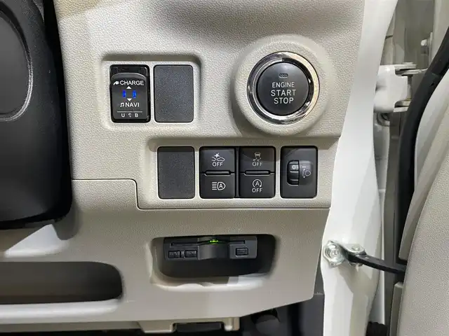 ダイハツ キャスト スタイル X リミテッド SAⅢ 岩手県 2018(平30)年 5万km パールホワイトⅢ ４WD/スマートアシスト３/衝突回避支援ブレーキ/車線逸脱警報/誤発進抑制機能/先行車発信お知らせ機能/ハイビームアシスト/横滑り防止装置/アイドリングストップ/シートヒーター/エンジンスターター/純正ナビ/フルセグTV/バックカメラ/ETC/ドライブレコーダー/オートエアコン/ヘッドライトレベライザー/オートライト/15インチスチールホイール/純正ホイールキャップ/純正フロアマット