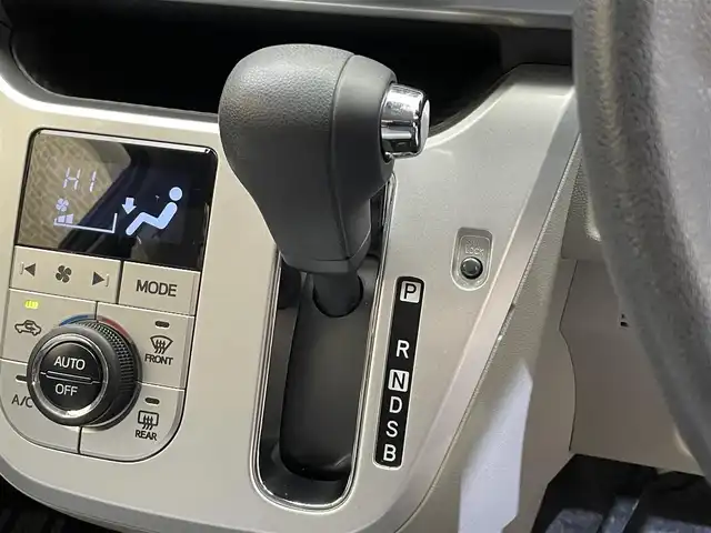 ダイハツ キャスト スタイル X リミテッド SAⅢ 岩手県 2018(平30)年 5万km パールホワイトⅢ ４WD/スマートアシスト３/衝突回避支援ブレーキ/車線逸脱警報/誤発進抑制機能/先行車発信お知らせ機能/ハイビームアシスト/横滑り防止装置/アイドリングストップ/シートヒーター/エンジンスターター/純正ナビ/フルセグTV/バックカメラ/ETC/ドライブレコーダー/オートエアコン/ヘッドライトレベライザー/オートライト/15インチスチールホイール/純正ホイールキャップ/純正フロアマット