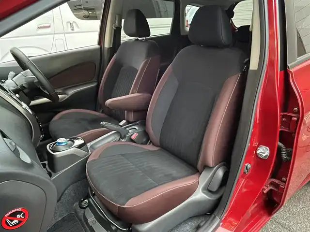 日産 ノート e－パワーオーテック 大阪府 2017(平29)年 0.7万km ガーネットレッド 【ノートオーテック e-POWER モード・プレミア ブラックコンビ】  /ワンオーナー/純正ナビ【MM316D-W】/　FM/AM/フルセグTV/Bluetooth/CD/DVD/デジタルインナーミラー/アラウンドビューモニター/前：ナビ連動型ドライブレコーダー/後：社外ドライブレコーダー【HDR-102】/AUTECH 15インチアルミホイール/エマージェンシーブレーキ/車線逸脱警報/車両接近通報機能/記録簿：R2/4/6年分あり