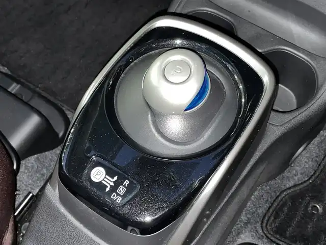 日産 ノート e－パワーオーテック 大阪府 2017(平29)年 0.7万km ガーネットレッド 【ノートオーテック e-POWER モード・プレミア ブラックコンビ】  /ワンオーナー/純正ナビ【MM316D-W】/　FM/AM/フルセグTV/Bluetooth/CD/DVD/デジタルインナーミラー/アラウンドビューモニター/前：ナビ連動型ドライブレコーダー/後：社外ドライブレコーダー【HDR-102】/AUTECH 15インチアルミホイール/エマージェンシーブレーキ/車線逸脱警報/車両接近通報機能/記録簿：R2/4/6年分あり