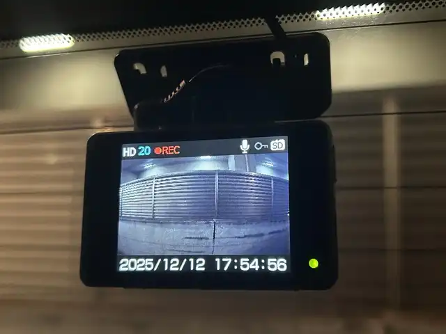 日産 ノート e－パワーオーテック 大阪府 2017(平29)年 0.7万km ガーネットレッド 【ノートオーテック e-POWER モード・プレミア ブラックコンビ】  /ワンオーナー/純正ナビ【MM316D-W】/　FM/AM/フルセグTV/Bluetooth/CD/DVD/デジタルインナーミラー/アラウンドビューモニター/前：ナビ連動型ドライブレコーダー/後：社外ドライブレコーダー【HDR-102】/AUTECH 15インチアルミホイール/エマージェンシーブレーキ/車線逸脱警報/車両接近通報機能/記録簿：R2/4/6年分あり