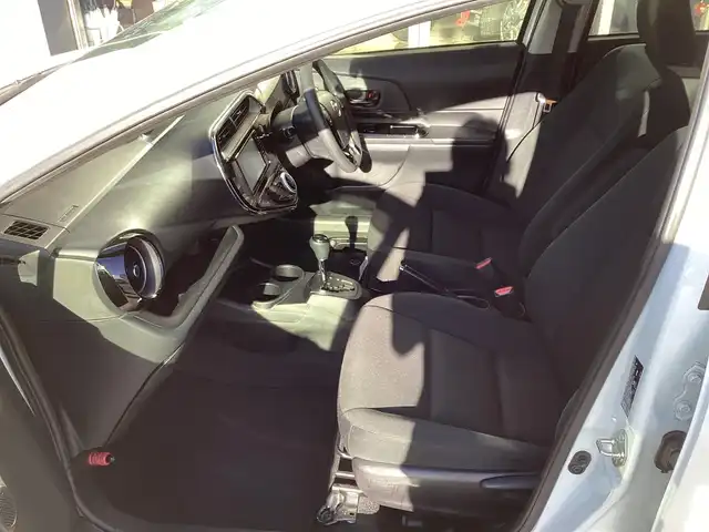 トヨタ アクア S スタイルブラック 愛知県 2018(平30)年 7.4万km ホワイトパールクリスタルシャイン ＬＥＤヘッド　ワンオーナー　スマートキー　純正ＳＤナビ　ワンセグ　バックカメラ　衝突軽減ブレーキ　ＡＨＢ　ＬＤＡ　スマートキー　前後ドライブレコーダー　セーフティセンス　オートライト　純正アルミ