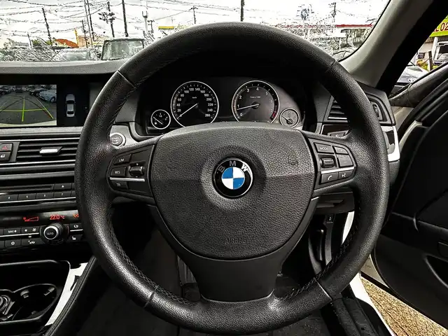ＢＭＷ ５２８ｉ 福島県 2012(平24)年 9.6万km アルピンホワイトⅢ ワンオーナー/純正ナビ/レザーシート/前席パワーシート/前席シートヒーター/バックカメラ/ステアリングリモコン/ETC/スマートキー/プッシュスタート/オートライト/キセノンライト/フォグランプ/バックフォグ/純正18インチアルミホイール/保証書/取扱説明書
