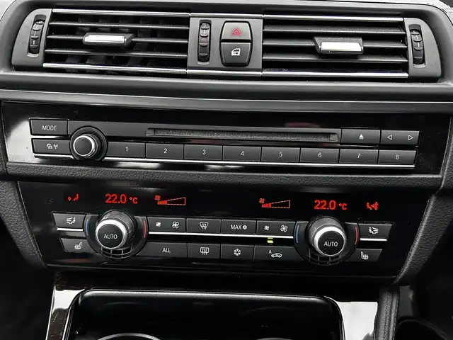ＢＭＷ ５２８ｉ 福島県 2012(平24)年 9.6万km アルピンホワイトⅢ ワンオーナー/純正ナビ/レザーシート/前席パワーシート/前席シートヒーター/バックカメラ/ステアリングリモコン/ETC/スマートキー/プッシュスタート/オートライト/キセノンライト/フォグランプ/バックフォグ/純正18インチアルミホイール/保証書/取扱説明書