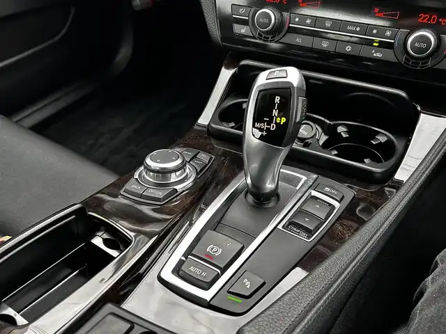 ＢＭＷ ５２８ｉ 福島県 2012(平24)年 9.6万km アルピンホワイトⅢ ワンオーナー/純正ナビ/レザーシート/前席パワーシート/前席シートヒーター/バックカメラ/ステアリングリモコン/ETC/スマートキー/プッシュスタート/オートライト/キセノンライト/フォグランプ/バックフォグ/純正18インチアルミホイール/保証書/取扱説明書