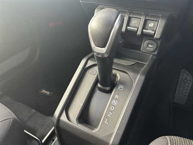 スズキ ジムニー XC 鳥取県 2021(令3)年 3.1万km ミディアムグレー ナビ Bluetooth/TV/CD/SD/クルーズコントロール　/ドライブレコーダー　/ＥＴＣ　/シートヒーター　/衝突被害軽減システム　/レーンキープアシスト　/ダウンヒルアシスト　/横滑り防止システム/4WD/ＬＥＤヘッドライト　/フォグランプ/純正フロアマット