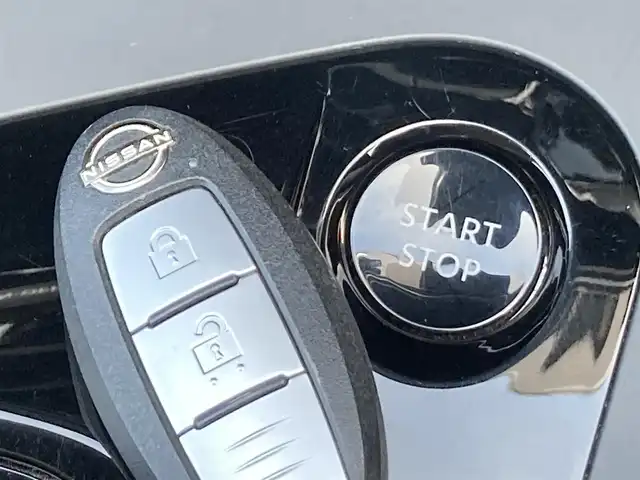日産 ノート X 静岡県 2022(令4)年 6万km スーパーブラック 純正ナビ/　AM FM Bluetooth USB AppleCarPlay AndroidAuto/フルセグTV/デジタルインナーミラー/ドライブモードセレクト/ワイヤレス充電/オートブレーキホールド/前後方クリアランスソナー/エマージェンシーブレーキ/プロパイロット/ビルトインETC2.0/アラウンドビューモニター