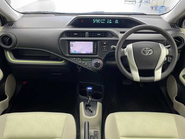 トヨタ アクア S 宮城県 2012(平24)年 5.1万km シルバーM 純正ナビ/(AM/FM/SD/AUX/CD)/フルセグTV/Bluetooth/バックカメラ/ETC/前方ドライブレコーダー/プッシュスタート/スマートキー/スペアキー/オートライト/フォグランプ/ヘッドライトレベライザー/ドアバイザー/純正フロアマット/社外15インチアルミホイール