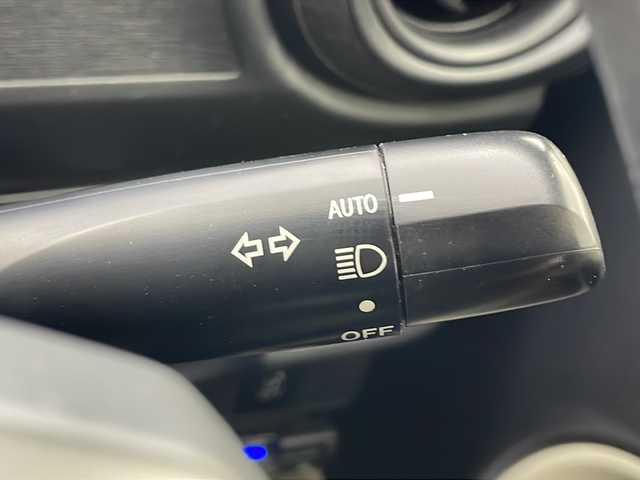 トヨタ アクア S 宮城県 2012(平24)年 5.1万km シルバーM 純正ナビ/(AM/FM/SD/AUX/CD)/フルセグTV/Bluetooth/バックカメラ/ETC/前方ドライブレコーダー/プッシュスタート/スマートキー/スペアキー/オートライト/フォグランプ/ヘッドライトレベライザー/ドアバイザー/純正フロアマット/社外15インチアルミホイール