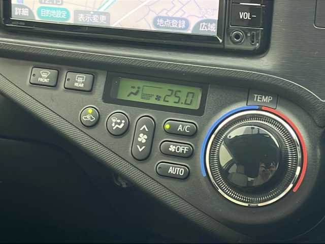 トヨタ アクア S 宮城県 2012(平24)年 5.1万km シルバーM 純正ナビ/(AM/FM/SD/AUX/CD)/フルセグTV/Bluetooth/バックカメラ/ETC/前方ドライブレコーダー/プッシュスタート/スマートキー/スペアキー/オートライト/フォグランプ/ヘッドライトレベライザー/ドアバイザー/純正フロアマット/社外15インチアルミホイール