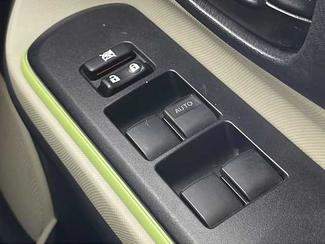トヨタ アクア S 宮城県 2012(平24)年 5.1万km シルバーM 純正ナビ/(AM/FM/SD/AUX/CD)/フルセグTV/Bluetooth/バックカメラ/ETC/前方ドライブレコーダー/プッシュスタート/スマートキー/スペアキー/オートライト/フォグランプ/ヘッドライトレベライザー/ドアバイザー/純正フロアマット/社外15インチアルミホイール