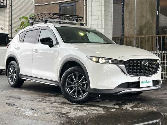 マツダ ＣＸ－５ XD フィールドジャーニー 京都府 2022(令4)年 0.5万km スノーフレイクホワイトパールマイカ ワンオーナー/純正コネクトナビ /フルセグ /i-ACTIVSENSE /（クルーズコントロール、走行中・後退時衝突軽減、誤発進制、御、左右接近物検知）/全方位カメラ　/前後コーナーセンサー /ターボ /ルーフキャリア 　/電動リアゲート /LEDライト /運転席パワーシート /パドルシフト　/前後ドラレコ/全席シートヒーター/アイドリングストップ/純正ETC/盗難防止装置