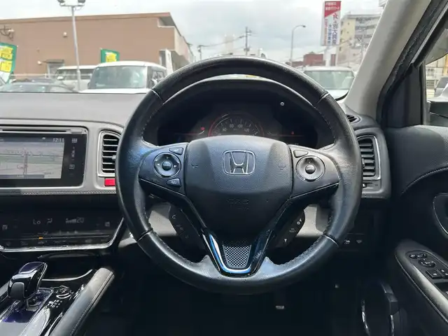 ホンダ ヴェゼル ハイブリッド Z 大分県 2014(平26)年 9.9万km ホワイトオーキッドパール 〇ハーフレザーシート/〇純正メーカーナビ/　CD/DVD/フルセグ/BT/〇バックカメラ/〇ETC/〇シートヒーター/〇クルーズコントロール/〇革巻きステアリング/〇横滑り防止/〇ウインカーミラー/〇トノカバー/〇保証書/〇取扱説明書/〇スペアキー/〇ウインカーミラー