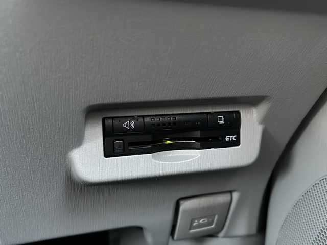 トヨタ プリウス α S ツーリングセレクション 東京都 2012(平24)年 6.8万km ホワイトパールクリスタルシャイン ワンオーナー/純正HDDナビ（NHZN-W61G）/・Bluetooth/TV/DVD/純正17インチアルミホイール/オートライト/ドアバイザー/盗難防止装置/取扱説明書/保証書