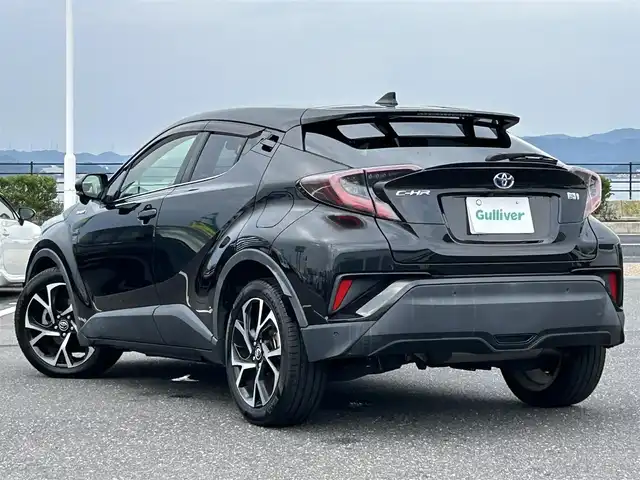 トヨタ Ｃ－ＨＲ G 島根県 2017(平29)年 7万km ブラックマイカ 登録時走行距離69880km/純正SDナビ（Bluetooth・AM・FM・CD・DVD）/フルセグTV/バックカメラ/レーダークルーズコントロール/レーンキープアシスト/コーナーセンサー/横滑り防止装置/衝突被害軽減ブレーキ/車両接近通報スイッチ/ブラインドスポットモニター/ETC/LEDヘッドライト/オートライト/オートハイビーム/純正フロアマット/純正AW１８インチ/ハーフレザーシート/ホールドブレーキ
