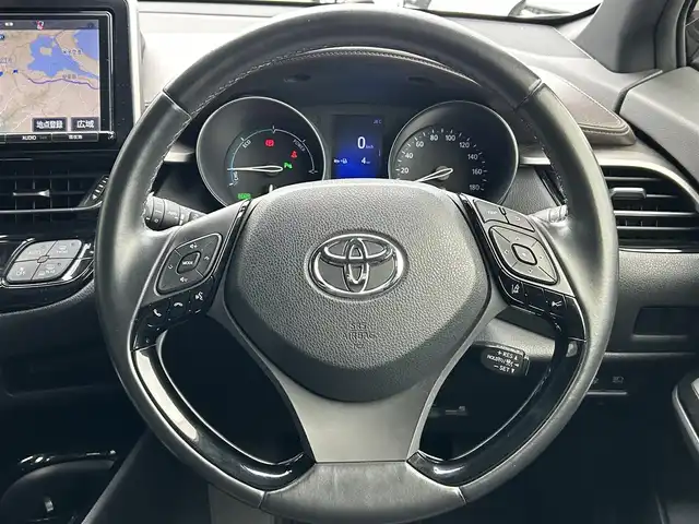 トヨタ Ｃ－ＨＲ G 島根県 2017(平29)年 7万km ブラックマイカ 登録時走行距離69880km/純正SDナビ（Bluetooth・AM・FM・CD・DVD）/フルセグTV/バックカメラ/レーダークルーズコントロール/レーンキープアシスト/コーナーセンサー/横滑り防止装置/衝突被害軽減ブレーキ/車両接近通報スイッチ/ブラインドスポットモニター/ETC/LEDヘッドライト/オートライト/オートハイビーム/純正フロアマット/純正AW１８インチ/ハーフレザーシート/ホールドブレーキ