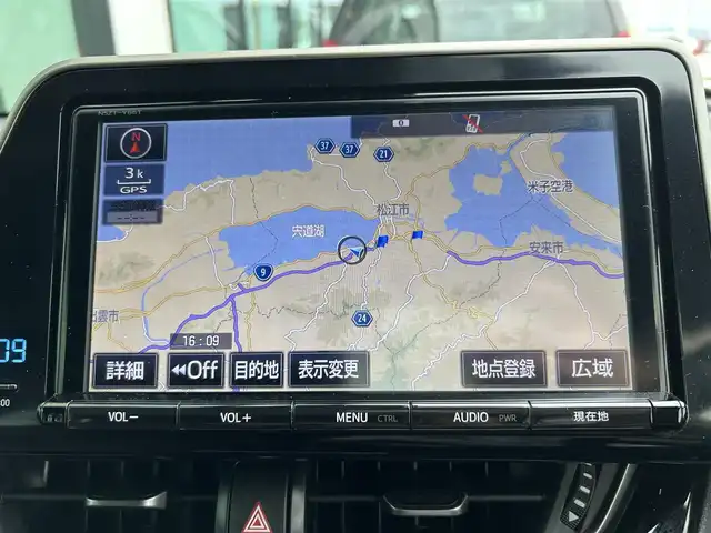 トヨタ Ｃ－ＨＲ G 島根県 2017(平29)年 7万km ブラックマイカ 登録時走行距離69880km/純正SDナビ（Bluetooth・AM・FM・CD・DVD）/フルセグTV/バックカメラ/レーダークルーズコントロール/レーンキープアシスト/コーナーセンサー/横滑り防止装置/衝突被害軽減ブレーキ/車両接近通報スイッチ/ブラインドスポットモニター/ETC/LEDヘッドライト/オートライト/オートハイビーム/純正フロアマット/純正AW１８インチ/ハーフレザーシート/ホールドブレーキ