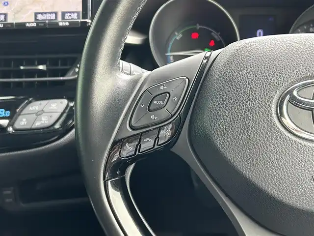 トヨタ Ｃ－ＨＲ G 島根県 2017(平29)年 7万km ブラックマイカ 登録時走行距離69880km/純正SDナビ（Bluetooth・AM・FM・CD・DVD）/フルセグTV/バックカメラ/レーダークルーズコントロール/レーンキープアシスト/コーナーセンサー/横滑り防止装置/衝突被害軽減ブレーキ/車両接近通報スイッチ/ブラインドスポットモニター/ETC/LEDヘッドライト/オートライト/オートハイビーム/純正フロアマット/純正AW１８インチ/ハーフレザーシート/ホールドブレーキ