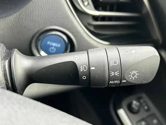 トヨタ Ｃ－ＨＲ G 島根県 2017(平29)年 7万km ブラックマイカ 登録時走行距離69880km/純正SDナビ（Bluetooth・AM・FM・CD・DVD）/フルセグTV/バックカメラ/レーダークルーズコントロール/レーンキープアシスト/コーナーセンサー/横滑り防止装置/衝突被害軽減ブレーキ/車両接近通報スイッチ/ブラインドスポットモニター/ETC/LEDヘッドライト/オートライト/オートハイビーム/純正フロアマット/純正AW１８インチ/ハーフレザーシート/ホールドブレーキ