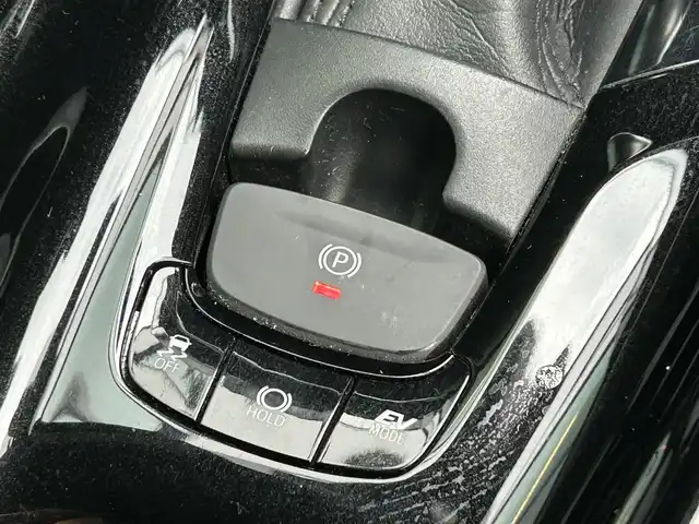 トヨタ Ｃ－ＨＲ G 島根県 2017(平29)年 7万km ブラックマイカ 登録時走行距離69880km/純正SDナビ（Bluetooth・AM・FM・CD・DVD）/フルセグTV/バックカメラ/レーダークルーズコントロール/レーンキープアシスト/コーナーセンサー/横滑り防止装置/衝突被害軽減ブレーキ/車両接近通報スイッチ/ブラインドスポットモニター/ETC/LEDヘッドライト/オートライト/オートハイビーム/純正フロアマット/純正AW１８インチ/ハーフレザーシート/ホールドブレーキ