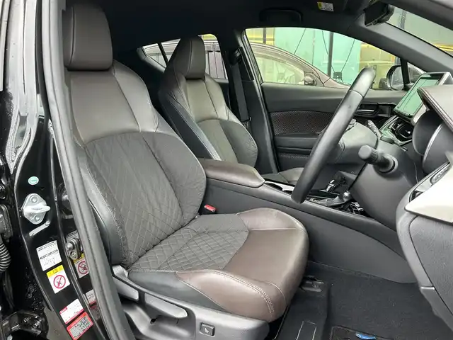 トヨタ Ｃ－ＨＲ G 島根県 2017(平29)年 7万km ブラックマイカ 登録時走行距離69880km/純正SDナビ（Bluetooth・AM・FM・CD・DVD）/フルセグTV/バックカメラ/レーダークルーズコントロール/レーンキープアシスト/コーナーセンサー/横滑り防止装置/衝突被害軽減ブレーキ/車両接近通報スイッチ/ブラインドスポットモニター/ETC/LEDヘッドライト/オートライト/オートハイビーム/純正フロアマット/純正AW１８インチ/ハーフレザーシート/ホールドブレーキ