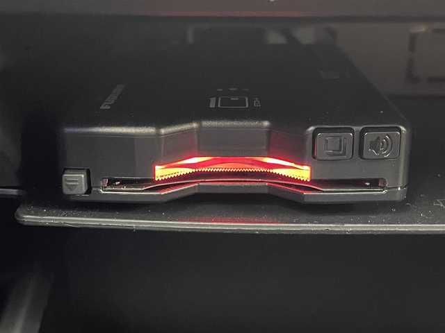 ダイハツ タフト G ダーククロムベンチャー 茨城県 2023(令5)年 1万km シャイニングホワイトパール 10インチナビ/Bluetooth/フルセグ/radio/CD/DVD/ガラスルーフ/ドラレコ/衝突被害軽減/横滑り防止機能/アイドリングストップ/前後コーナーセンサー/オートライト/オートマチックハイビーム/純正AW/オートブレーキホールド