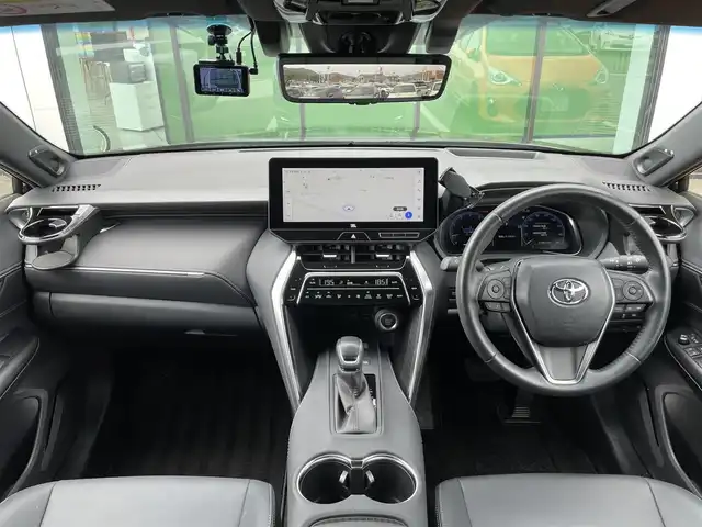 トヨタ ハリアー Z 香川県 2022(令4)年 2.3万km プレシャスブラックパール 純正12.3インチディスプレイオーディオ/BT&USB&フルセグTV/バックカメラ/JBLサウンド/ヘッドアップディスプレイ/デジタルインナーミラー/Toyota Safety Sense/プリクラッシュセーフティ/レーントレーシングアシスト/レーダークルーズコントロール/アダプティブハイビームシステム/クリアランスソナー/ブラインドスポットモニター/リアクロストラフィックアラート/オートマチックハイビーム/デジタルインナーミラー/ドライブレコーダー前後/ビルトインETC2.0/ハーフレザーシート/パワーシート運転席/パワーバックドア/電動パーキングブレーキ/ブレーキオートホールド/純正19インチAW/LEDヘッドライト/LEDフォグライト
