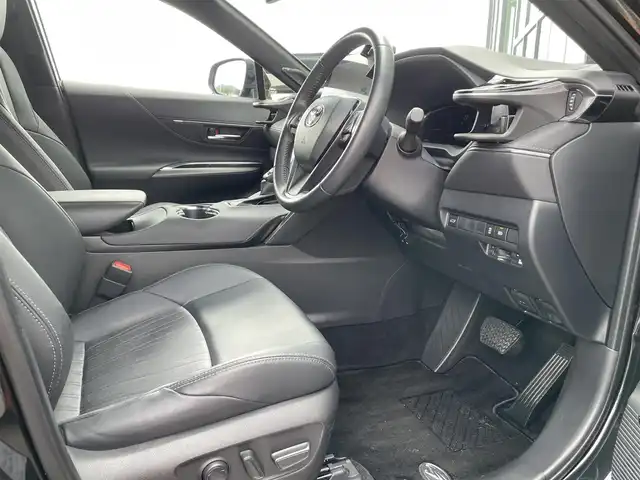 トヨタ ハリアー Z 香川県 2022(令4)年 2.3万km プレシャスブラックパール 純正12.3インチディスプレイオーディオ/BT&USB&フルセグTV/バックカメラ/JBLサウンド/ヘッドアップディスプレイ/デジタルインナーミラー/Toyota Safety Sense/プリクラッシュセーフティ/レーントレーシングアシスト/レーダークルーズコントロール/アダプティブハイビームシステム/クリアランスソナー/ブラインドスポットモニター/リアクロストラフィックアラート/オートマチックハイビーム/デジタルインナーミラー/ドライブレコーダー前後/ビルトインETC2.0/ハーフレザーシート/パワーシート運転席/パワーバックドア/電動パーキングブレーキ/ブレーキオートホールド/純正19インチAW/LEDヘッドライト/LEDフォグライト