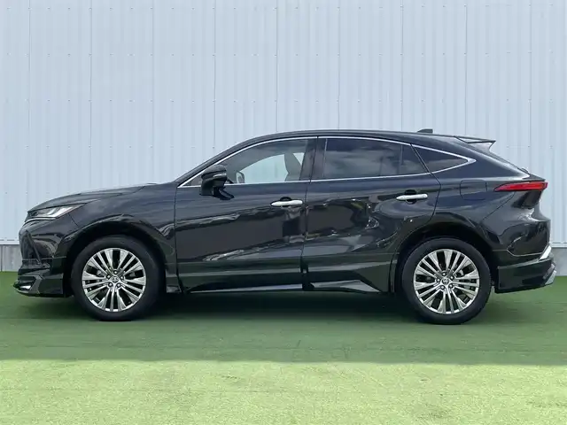 トヨタ ハリアー Z 香川県 2022(令4)年 2.3万km プレシャスブラックパール 純正12.3インチディスプレイオーディオ/BT&USB&フルセグTV/バックカメラ/JBLサウンド/ヘッドアップディスプレイ/デジタルインナーミラー/Toyota Safety Sense/プリクラッシュセーフティ/レーントレーシングアシスト/レーダークルーズコントロール/アダプティブハイビームシステム/クリアランスソナー/ブラインドスポットモニター/リアクロストラフィックアラート/オートマチックハイビーム/デジタルインナーミラー/ドライブレコーダー前後/ビルトインETC2.0/ハーフレザーシート/パワーシート運転席/パワーバックドア/電動パーキングブレーキ/ブレーキオートホールド/純正19インチAW/LEDヘッドライト/LEDフォグライト