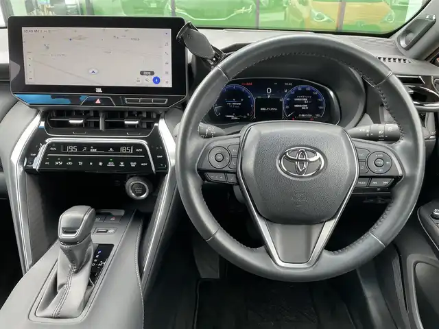 トヨタ ハリアー Z 香川県 2022(令4)年 2.3万km プレシャスブラックパール 純正12.3インチディスプレイオーディオ/BT&USB&フルセグTV/バックカメラ/JBLサウンド/ヘッドアップディスプレイ/デジタルインナーミラー/Toyota Safety Sense/プリクラッシュセーフティ/レーントレーシングアシスト/レーダークルーズコントロール/アダプティブハイビームシステム/クリアランスソナー/ブラインドスポットモニター/リアクロストラフィックアラート/オートマチックハイビーム/デジタルインナーミラー/ドライブレコーダー前後/ビルトインETC2.0/ハーフレザーシート/パワーシート運転席/パワーバックドア/電動パーキングブレーキ/ブレーキオートホールド/純正19インチAW/LEDヘッドライト/LEDフォグライト