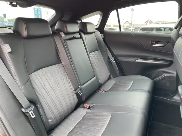 トヨタ ハリアー Z 香川県 2022(令4)年 2.3万km プレシャスブラックパール 純正12.3インチディスプレイオーディオ/BT&USB&フルセグTV/バックカメラ/JBLサウンド/ヘッドアップディスプレイ/デジタルインナーミラー/Toyota Safety Sense/プリクラッシュセーフティ/レーントレーシングアシスト/レーダークルーズコントロール/アダプティブハイビームシステム/クリアランスソナー/ブラインドスポットモニター/リアクロストラフィックアラート/オートマチックハイビーム/デジタルインナーミラー/ドライブレコーダー前後/ビルトインETC2.0/ハーフレザーシート/パワーシート運転席/パワーバックドア/電動パーキングブレーキ/ブレーキオートホールド/純正19インチAW/LEDヘッドライト/LEDフォグライト