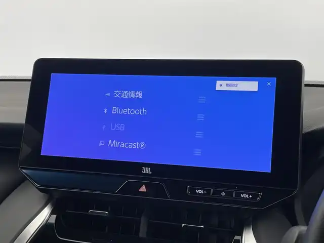トヨタ ハリアー ハイブリッド Z レザーパッケージ 埼玉県 2023(令5)年 1.1万km プラチナホワイトパールマイカ 純正１２．３インチディスプレイオーディオ　パノラミックビューモニター　ＢＳＭ　ＪＢＬサウンド　黒レザー　セーフティセンス　レーダークルーズ　ビルトインＥＴＣ２．０　メモリシート　ＡＣ１００Ｖ　ＬＥＤ　オートハイビーム　シートヒーター　ベンチレーション　ステアリングヒーター