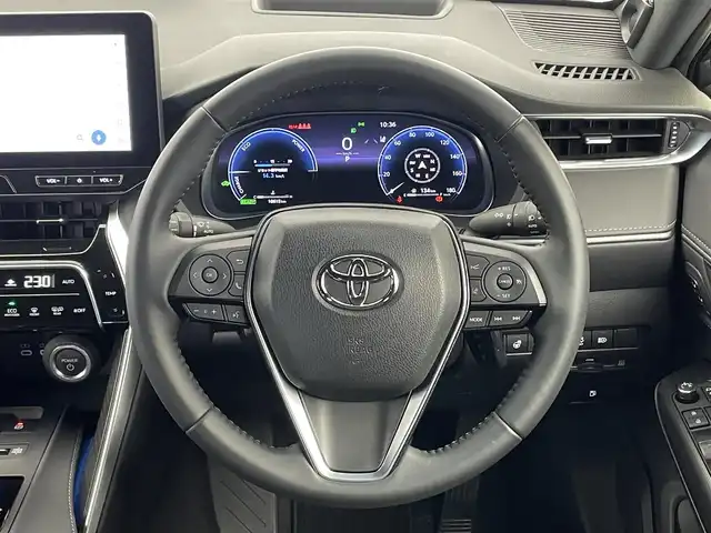 トヨタ ハリアー ハイブリッド Z レザーパッケージ 埼玉県 2023(令5)年 1.1万km プラチナホワイトパールマイカ 純正１２．３インチディスプレイオーディオ　パノラミックビューモニター　ＢＳＭ　ＪＢＬサウンド　黒レザー　セーフティセンス　レーダークルーズ　ビルトインＥＴＣ２．０　メモリシート　ＡＣ１００Ｖ　ＬＥＤ　オートハイビーム　シートヒーター　ベンチレーション　ステアリングヒーター