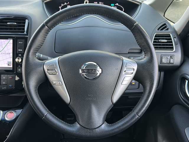 日産 セレナ HWS S HV Vセレ +SeftyⅡ 愛知県 2015(平27)年 3.7万km ブリリアントホワイトパール ワンオーナー/純正メモリナビ/【フルセグ・DVD再生可・CD・Bluetooth】/バックカメラ/アラウンドビューカメラ/純正フリップダウンモニター/両側パワースライドドア/エマージェンシーブレーキ/踏み間違い衝突防止アシスト/車線逸脱警報/ふらつき警報/前方ドライブレコーダー/ビルトインETC/クルーズコントロール/電動格納ミラー/ウィンカーミラー/プッシュスタート/スマートキー/スペアキーあり/純正フロアマット/ドアバイザー/新車保証書/取扱説明書