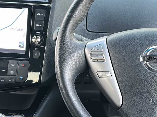 日産 セレナ HWS S HV Vセレ +SeftyⅡ 愛知県 2015(平27)年 3.7万km ブリリアントホワイトパール ワンオーナー/純正メモリナビ/【フルセグ・DVD再生可・CD・Bluetooth】/バックカメラ/アラウンドビューカメラ/純正フリップダウンモニター/両側パワースライドドア/エマージェンシーブレーキ/踏み間違い衝突防止アシスト/車線逸脱警報/ふらつき警報/前方ドライブレコーダー/ビルトインETC/クルーズコントロール/電動格納ミラー/ウィンカーミラー/プッシュスタート/スマートキー/スペアキーあり/純正フロアマット/ドアバイザー/新車保証書/取扱説明書