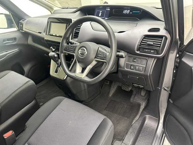 日産 セレナ S 兵庫県 2021(令3)年 4.7万km ダークメタルグレー ・社外SDナビ/（CD、BT、SD）　/・アラウンドビューモニター　/・衝突軽減ブレーキ　/・オートクルーズコントロール　　/・社外ETC　/・片側パワースライドドア　/・オートライト　/・オートハイビーム　/・LEDヘッドライト　/・プッシュスタート/・スマートキー/・スペアキー×１/・レンタアップ