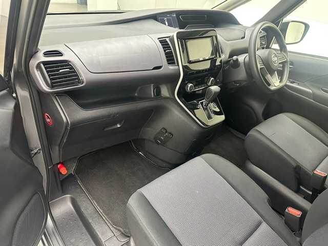 日産 セレナ S 兵庫県 2021(令3)年 4.7万km ダークメタルグレー ・社外SDナビ/（CD、BT、SD）　/・アラウンドビューモニター　/・衝突軽減ブレーキ　/・オートクルーズコントロール　　/・社外ETC　/・片側パワースライドドア　/・オートライト　/・オートハイビーム　/・LEDヘッドライト　/・プッシュスタート/・スマートキー/・スペアキー×１/・レンタアップ