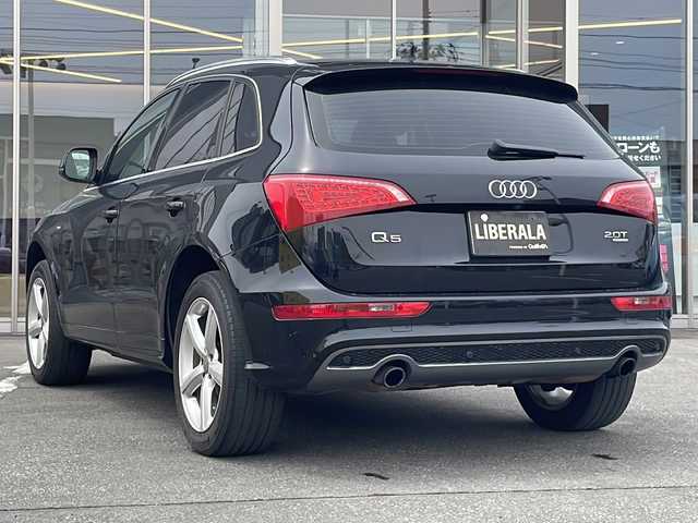 アウディ Ｑ５ 2．0 TFSI クワトロ Sライン 青森県 2010(平22)年 7.6万km 黒 /4WD/ターボ/純正HDDナビ/・オーディオ(HDD/CD/DVD/SD/FM/AM)/・バックカメラ/・サイドカメラ/MTモード付AT/プッシュスタート/電動パーキングブレーキ/オートヘッドライト(キセノン)/フォグライト/パドルシフト/パワーシート(運転席/助手席)/ステアリングリモコン(オーディオ)/電動格納ミラー/集中ドアロック/センターコンソール/トノカバー/ルーフレール/ETC/取扱説明書/保証書