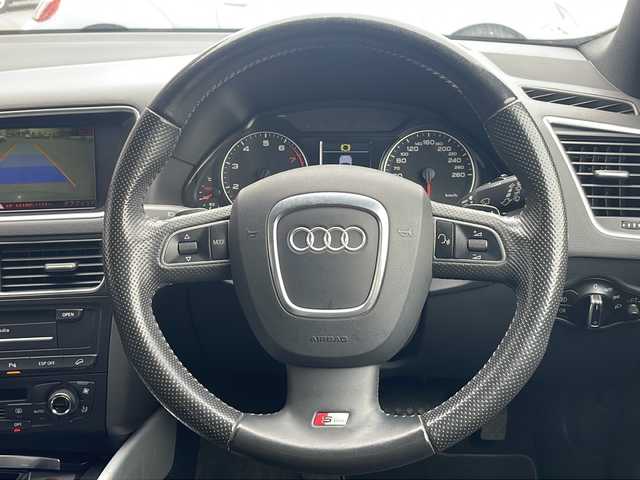 アウディ Ｑ５ 2．0 TFSI クワトロ Sライン 青森県 2010(平22)年 7.6万km 黒 /4WD/ターボ/純正HDDナビ/・オーディオ(HDD/CD/DVD/SD/FM/AM)/・バックカメラ/・サイドカメラ/MTモード付AT/プッシュスタート/電動パーキングブレーキ/オートヘッドライト(キセノン)/フォグライト/パドルシフト/パワーシート(運転席/助手席)/ステアリングリモコン(オーディオ)/電動格納ミラー/集中ドアロック/センターコンソール/トノカバー/ルーフレール/ETC/取扱説明書/保証書