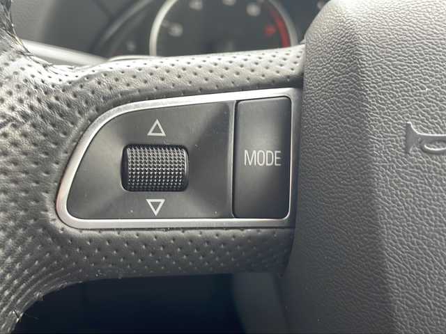 アウディ Ｑ５ 2．0 TFSI クワトロ Sライン 青森県 2010(平22)年 7.6万km 黒 /4WD/ターボ/純正HDDナビ/・オーディオ(HDD/CD/DVD/SD/FM/AM)/・バックカメラ/・サイドカメラ/MTモード付AT/プッシュスタート/電動パーキングブレーキ/オートヘッドライト(キセノン)/フォグライト/パドルシフト/パワーシート(運転席/助手席)/ステアリングリモコン(オーディオ)/電動格納ミラー/集中ドアロック/センターコンソール/トノカバー/ルーフレール/ETC/取扱説明書/保証書