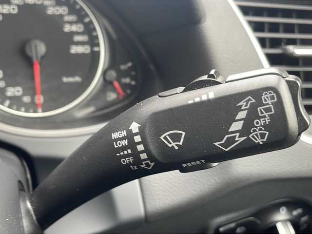 アウディ Ｑ５ 2．0 TFSI クワトロ Sライン 青森県 2010(平22)年 7.6万km 黒 /4WD/ターボ/純正HDDナビ/・オーディオ(HDD/CD/DVD/SD/FM/AM)/・バックカメラ/・サイドカメラ/MTモード付AT/プッシュスタート/電動パーキングブレーキ/オートヘッドライト(キセノン)/フォグライト/パドルシフト/パワーシート(運転席/助手席)/ステアリングリモコン(オーディオ)/電動格納ミラー/集中ドアロック/センターコンソール/トノカバー/ルーフレール/ETC/取扱説明書/保証書