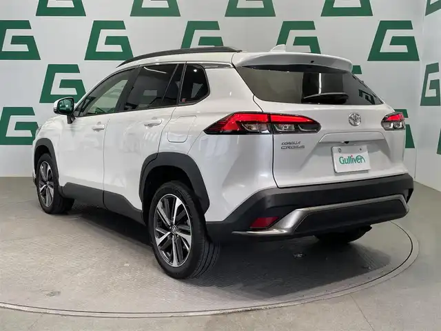 トヨタ カローラ クロス Z 鹿児島県 2023(令5)年 3.6万km プラチナホワイトパールマイカ ワンオーナー/純正ディスプレイオーディオ/(フルセグ/Bluetooth/AppleCarPlay/AndroidAuto)/全方位カメラ/前後ドライブレコーダー/ビルトインETC2.0/置くだけ充電/Toyota Safety Sense/　・プリクラッシュセーフティ/　・レーントレーシングアシスト/　・レーンディパーチャーアラート/　・レーダークルーズコントロール（全車速追従機能付）/　・オートマチックハイビーム/　・ロードサインアシスト/　・ドライバー異常時対応システム/　・プロアクティブドライビングアシスト/　・発進遅れ告知機能：先行車・信号出遅れ防止をサポート/BSM/前席シートヒーター/電動リアゲート/電動パーキングブレーキ/オートブレーキホールド/後席USB充電ソケット/レザー調シートカバー(clazzio)/電動格納ミラー/純正アルミホイール/純正フロアマット/LEDヘッドライト/フロントフォグライト
