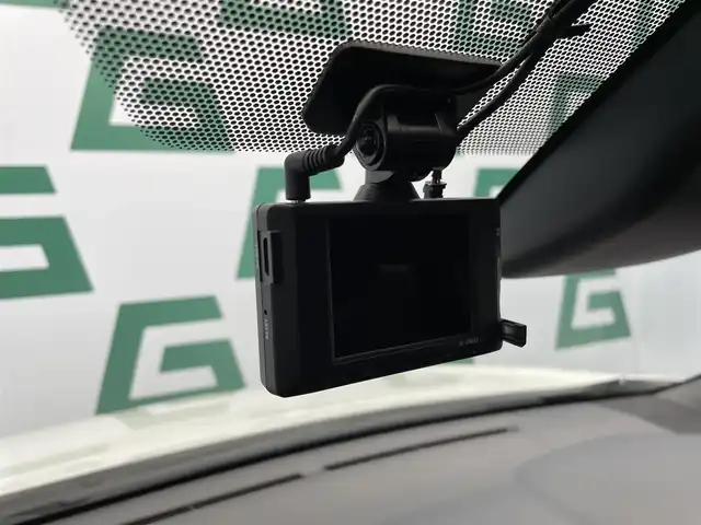 トヨタ カローラ クロス Z 鹿児島県 2023(令5)年 3.6万km プラチナホワイトパールマイカ ワンオーナー/純正ディスプレイオーディオ/(フルセグ/Bluetooth/AppleCarPlay/AndroidAuto)/全方位カメラ/前後ドライブレコーダー/ビルトインETC2.0/置くだけ充電/Toyota Safety Sense/　・プリクラッシュセーフティ/　・レーントレーシングアシスト/　・レーンディパーチャーアラート/　・レーダークルーズコントロール（全車速追従機能付）/　・オートマチックハイビーム/　・ロードサインアシスト/　・ドライバー異常時対応システム/　・プロアクティブドライビングアシスト/　・発進遅れ告知機能：先行車・信号出遅れ防止をサポート/BSM/前席シートヒーター/電動リアゲート/電動パーキングブレーキ/オートブレーキホールド/後席USB充電ソケット/レザー調シートカバー(clazzio)/電動格納ミラー/純正アルミホイール/純正フロアマット/LEDヘッドライト/フロントフォグライト